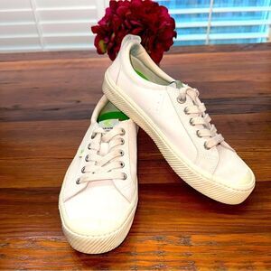 Cariuma Rio,Brasil Light grey & white ethically made Canvas Sneakers NEW-ISH!